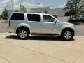 Silver Lightning Metallic - Pathfinder LE 4x4 Photo No. 4