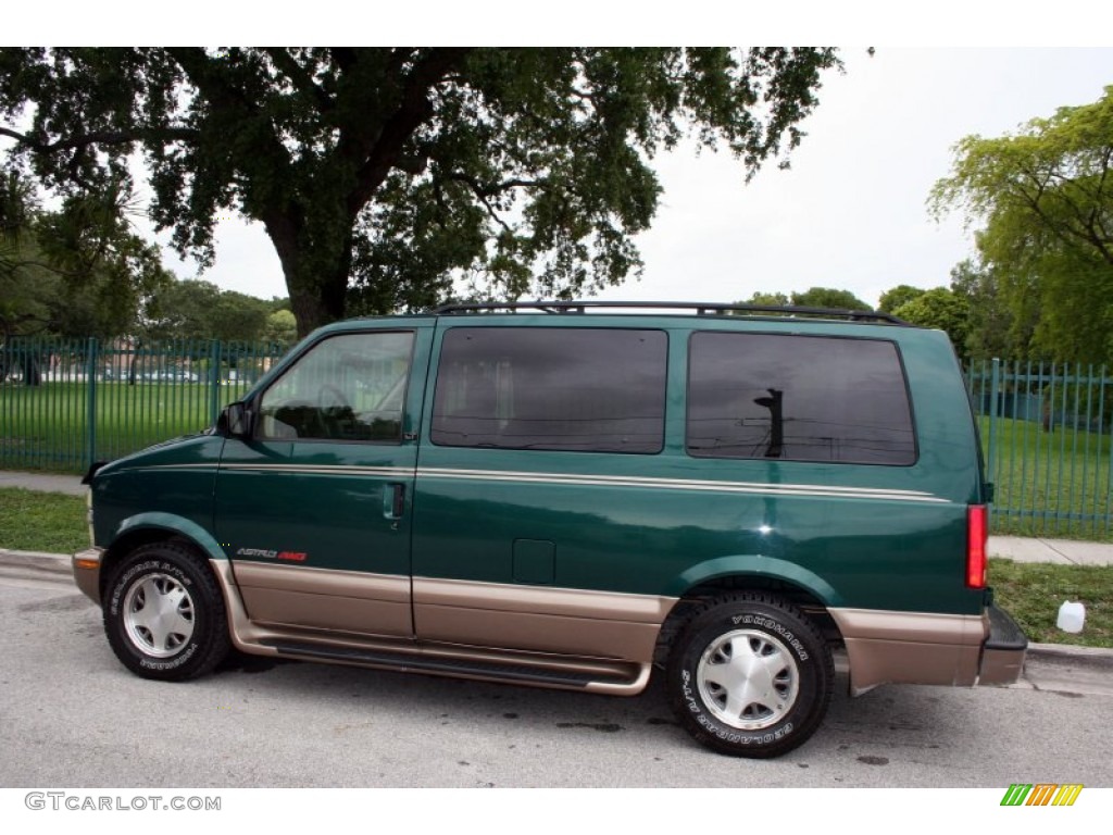 2002 Astro LT AWD - Dark Forest Green Metallic / Neutral photo #4