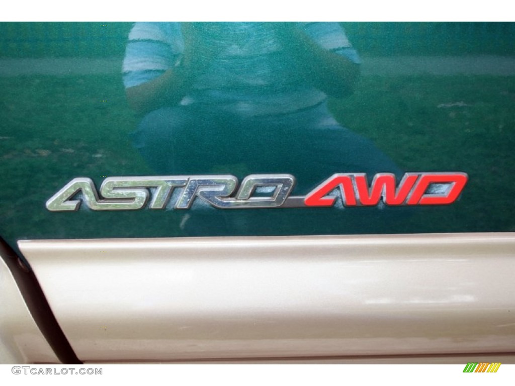 2002 Astro LT AWD - Dark Forest Green Metallic / Neutral photo #41