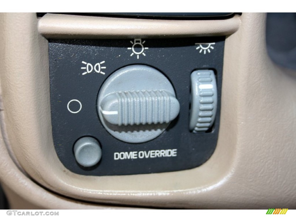 2002 Chevrolet Astro LT AWD Controls Photo #51082754