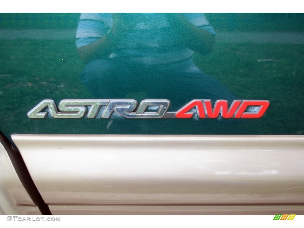 2002 Astro LT AWD - Dark Forest Green Metallic / Neutral photo #68