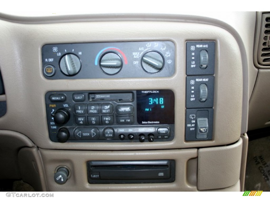 2002 Chevrolet Astro LT AWD Controls Photo #51082841