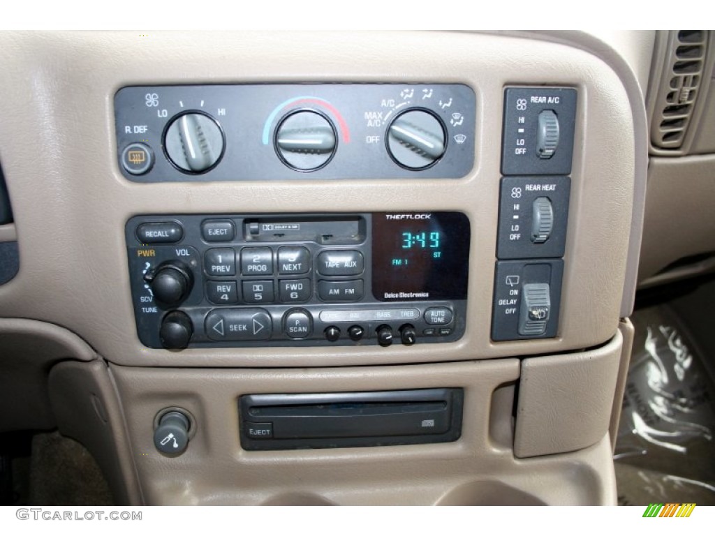 2002 Chevrolet Astro LT AWD Controls Photo #51082859