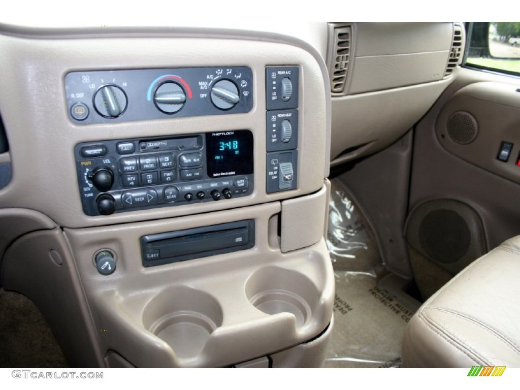 2002 Chevrolet Astro LT AWD Controls Photos