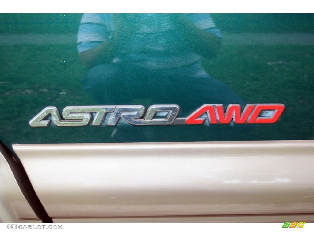 2002 Astro LT AWD - Dark Forest Green Metallic / Neutral photo #87