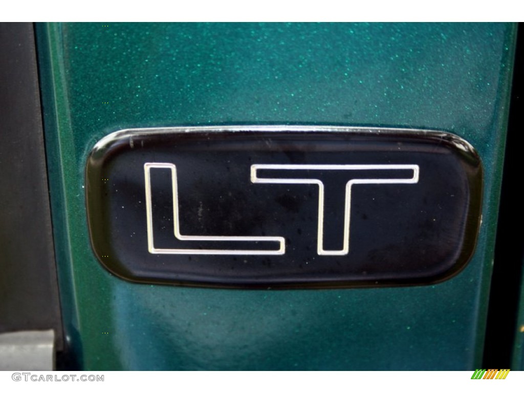 2002 Chevrolet Astro LT AWD Marks and Logos Photos