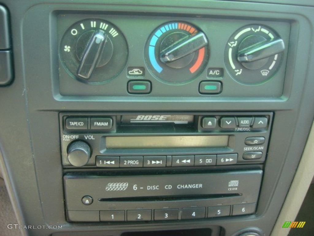 2001 Nissan Pathfinder LE Controls Photos