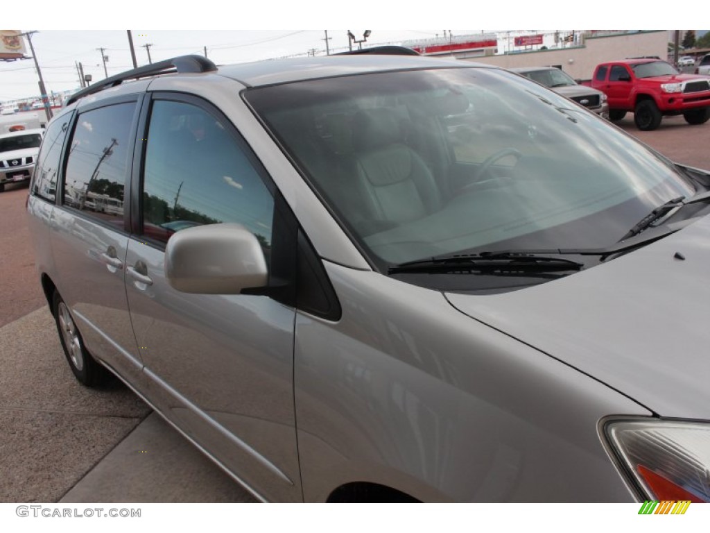 2004 Sienna XLE - Silver Shadow Pearl / Stone Gray photo #19