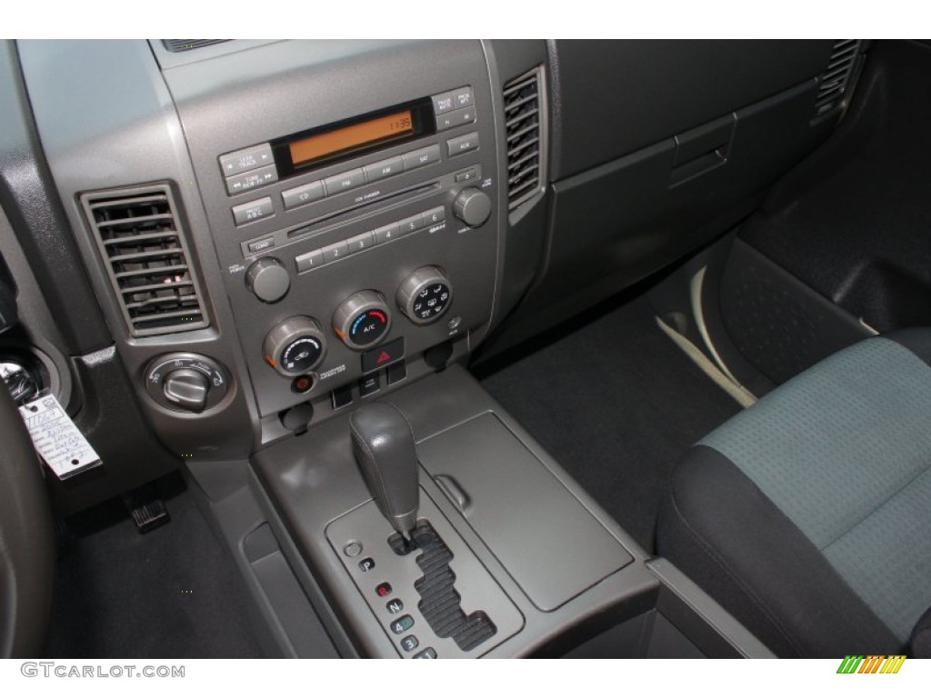 2005 Titan SE King Cab 4x4 - White / Graphite/Titanium photo #11