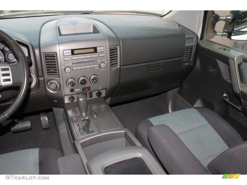 2005 Titan SE King Cab 4x4 - White / Graphite/Titanium photo #12