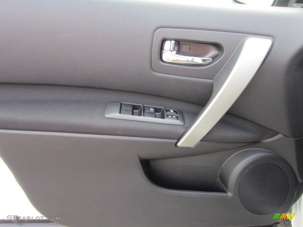 2011 Rogue S AWD Krom Edition - Pearl White / Black photo #14