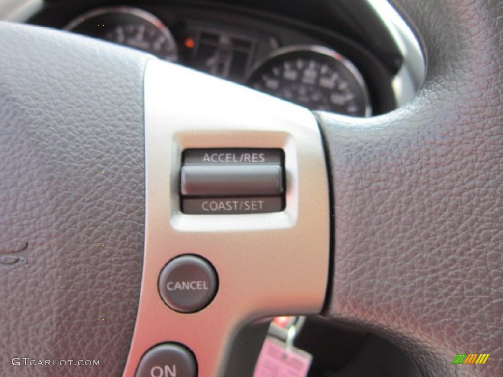2011 Rogue S AWD Krom Edition - Pearl White / Black photo #18