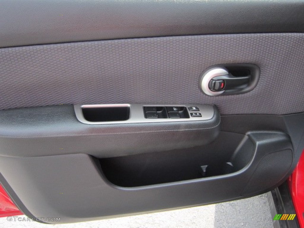 2008 Versa 1.8 SL Hatchback - Red Alert / Charcoal photo #13