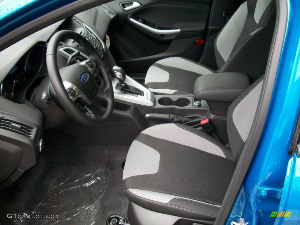 2012 Focus SE Sedan - Blue Candy Metallic / Two-Tone Sport photo #9