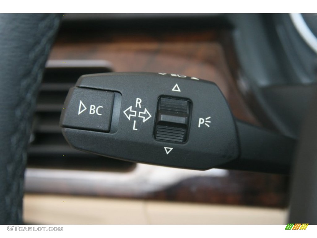 2010 BMW 3 Series 328i Sedan Controls Photo #51097181