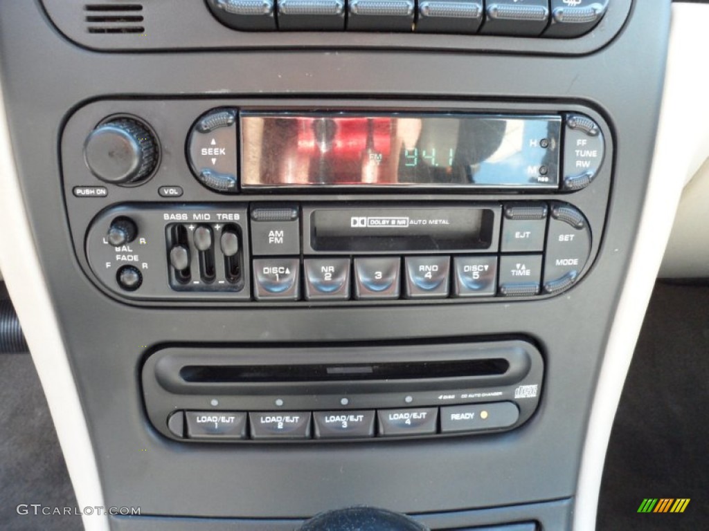 2002 Chrysler Concorde Limited Controls Photo #51097580