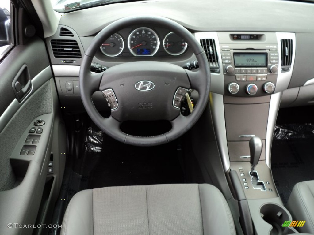 2010 Hyundai Sonata SE V6 Gray Dashboard Photo #51098348