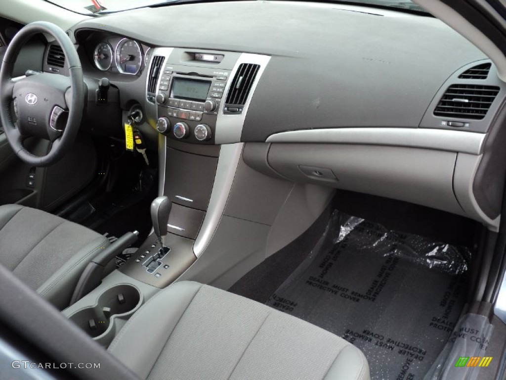 2010 Hyundai Sonata SE V6 Dashboard Photos
