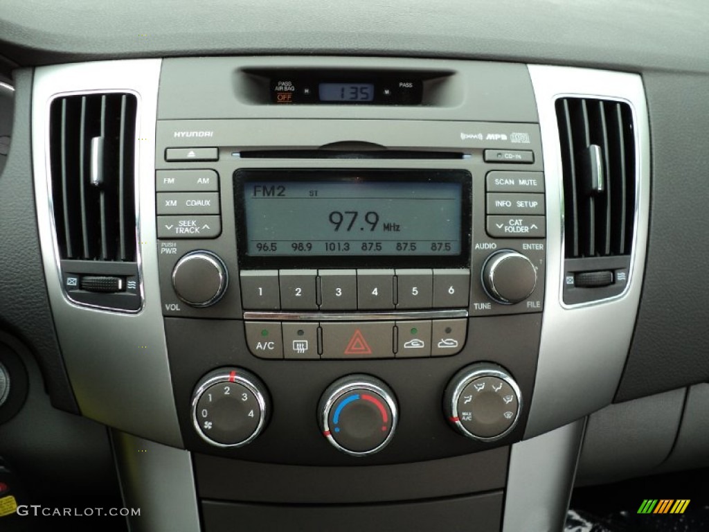 2010 Hyundai Sonata SE V6 Controls Photo #51098537