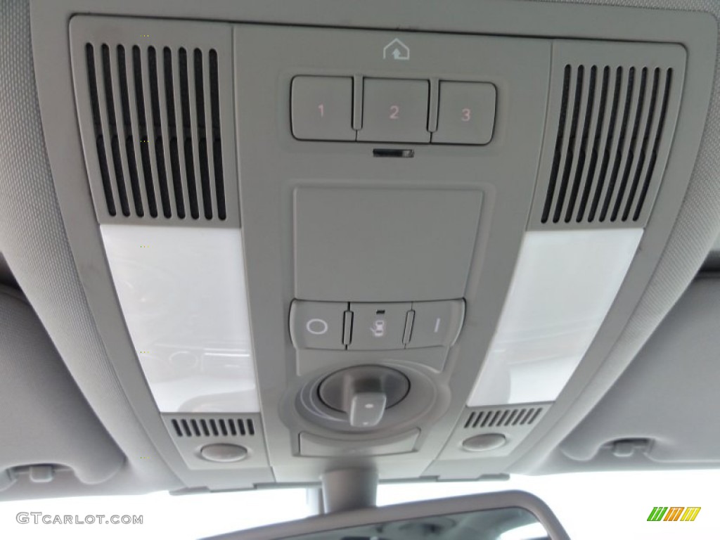 2005 Audi A8 4.2 quattro Controls Photo #51098648