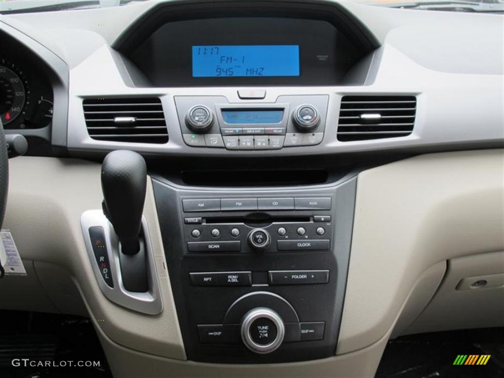 2011 Honda Odyssey LX Controls Photo #51099740