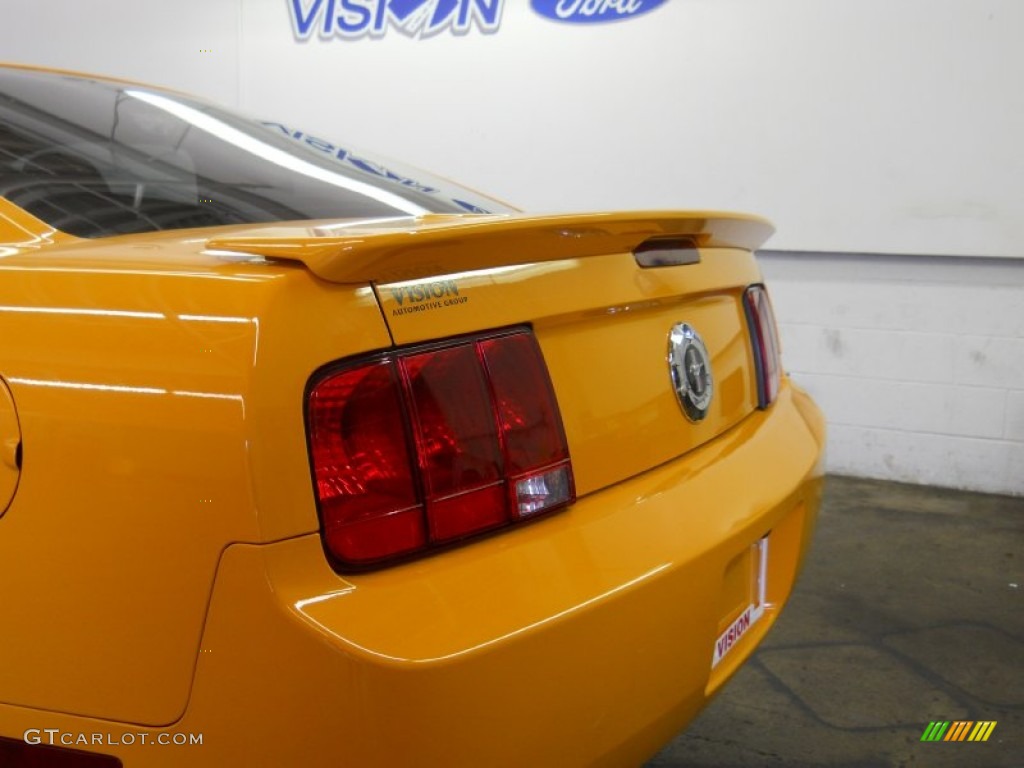 2007 Mustang V6 Deluxe Coupe - Grabber Orange / Dark Charcoal photo #12