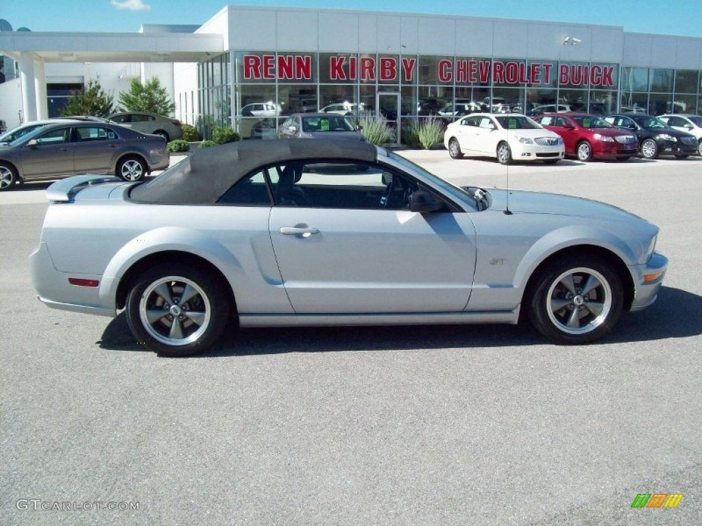 2006 Mustang GT Premium Convertible - Satin Silver Metallic / Dark Charcoal photo #32
