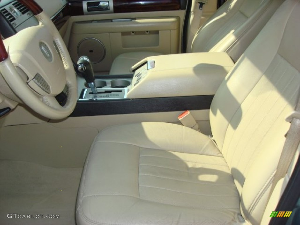2005 Navigator Luxury 4x4 - Light Tundra Metallic / Camel photo #9