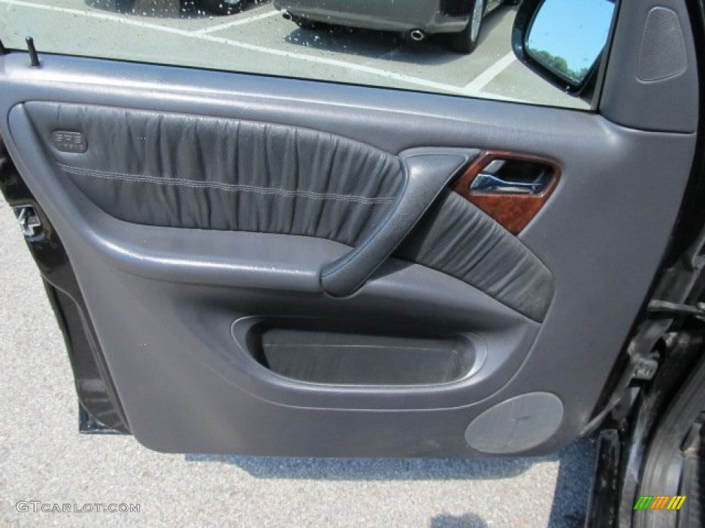 2002 Mercedes-Benz ML 500 4Matic Charcoal Door Panel Photo #51103649