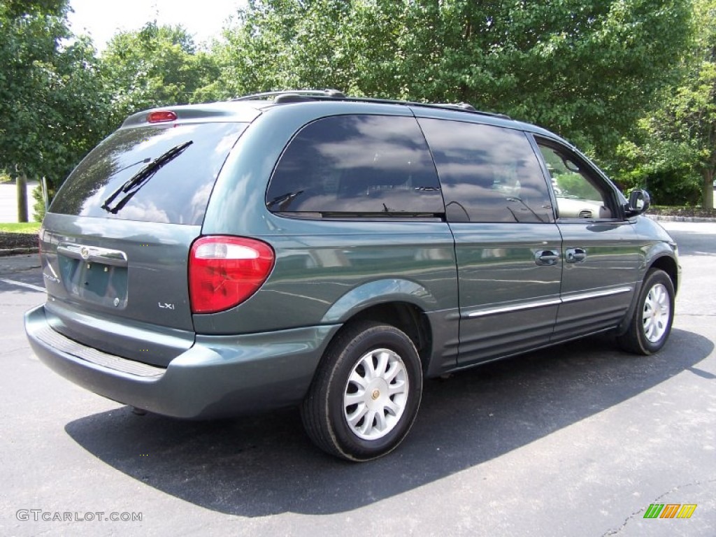 2002 Town & Country LXi - Onyx Green Pearlcoat / Sandstone photo #6