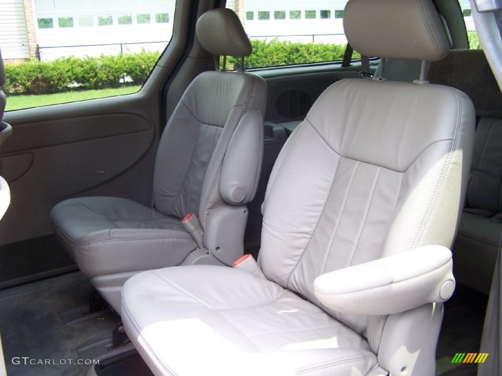 Sandstone Interior 2002 Chrysler Town & Country LXi Photo #51112811