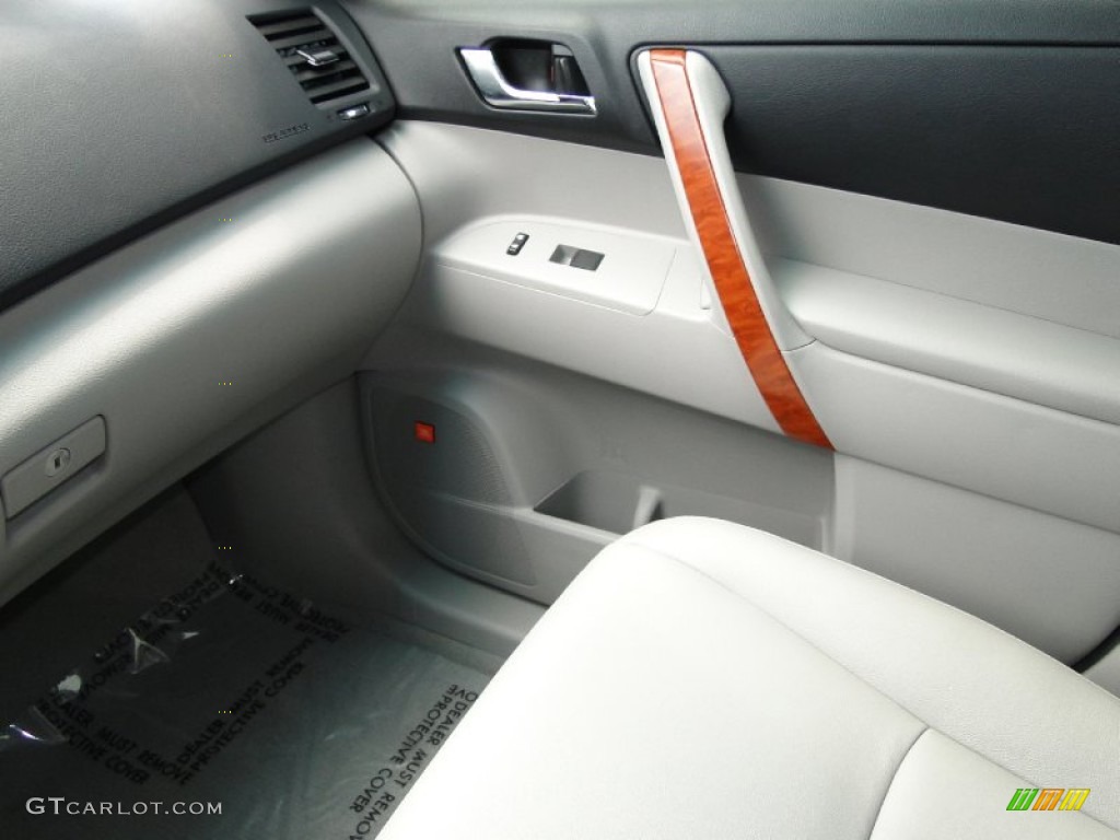 2010 Highlander Limited - Salsa Red Pearl / Ash photo #27
