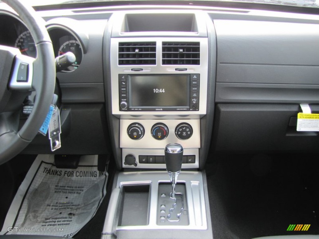 2011 Dodge Nitro Shock Controls Photo #51114872