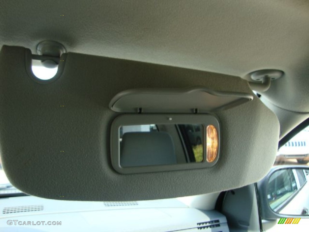2007 Ram 1500 SLT Quad Cab 4x4 - Bright White / Medium Slate Gray photo #20