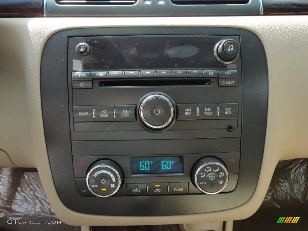 2011 Buick Lucerne CXL Controls Photo #51129186