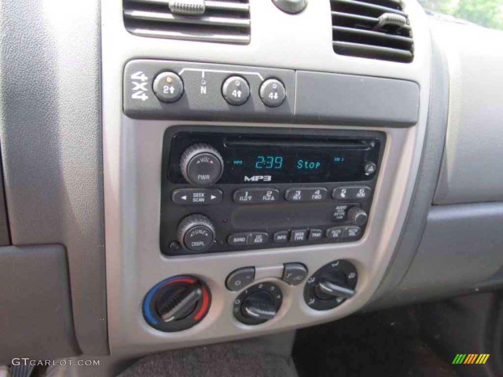 2005 Chevrolet Colorado Z71 Extended Cab 4x4 Controls Photo #51137066