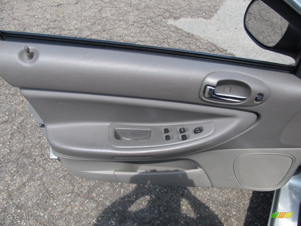 2004 Sebring LXi Sedan - Bright Silver Metallic / Dark Slate Gray photo #6