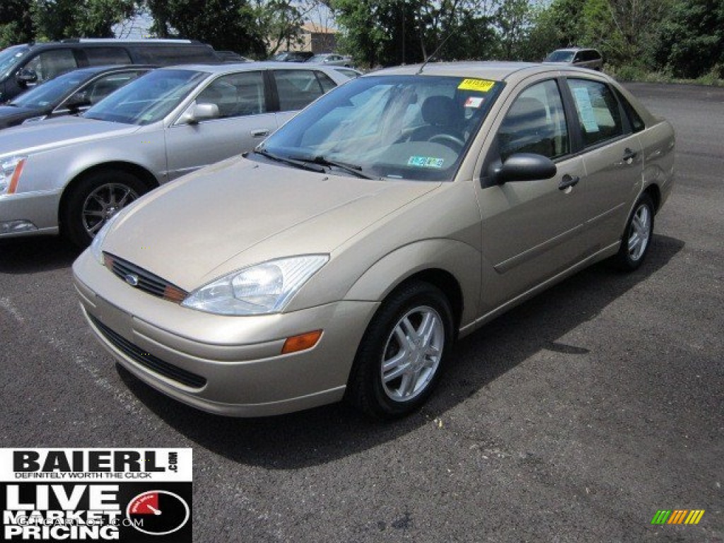 2002 Focus SE Sedan - Fort Knox Gold / Medium Parchment photo #1