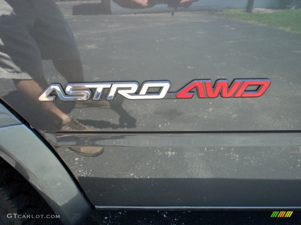 2002 Astro AWD Commercial Van - Medium Charcoal Gray Metallic / Neutral photo #17