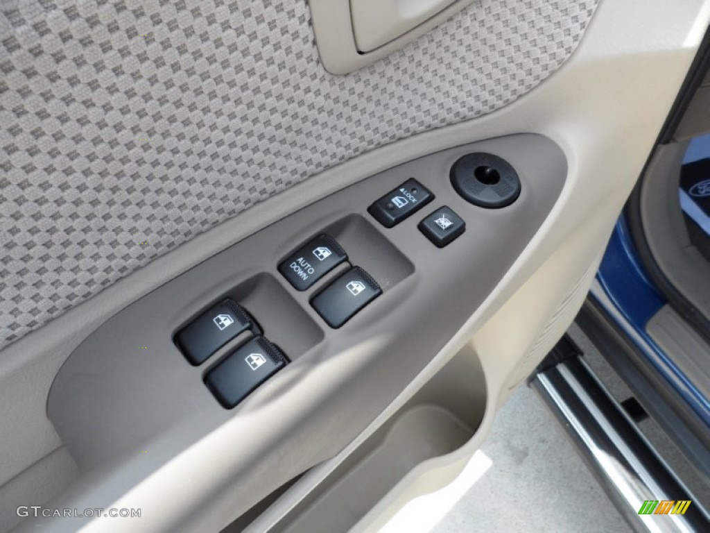 2008 Hyundai Tucson SE Controls Photo #51146552