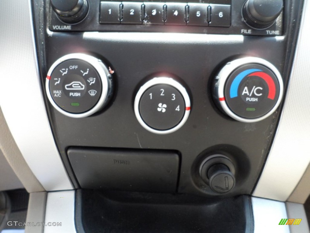 2008 Hyundai Tucson SE Controls Photo #51146672