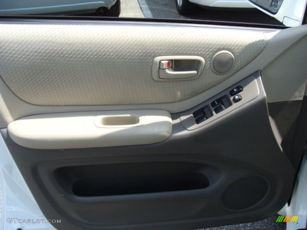 2004 Highlander V6 4WD - Super White / Ivory photo #6