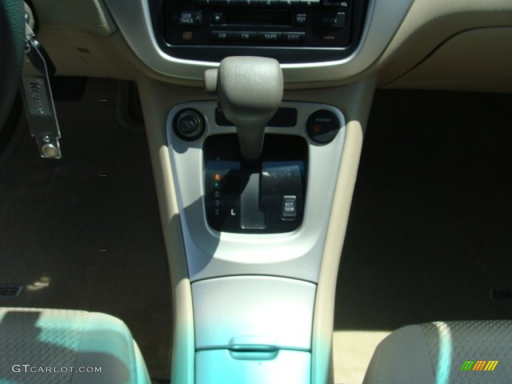 2004 Highlander V6 4WD - Super White / Ivory photo #12