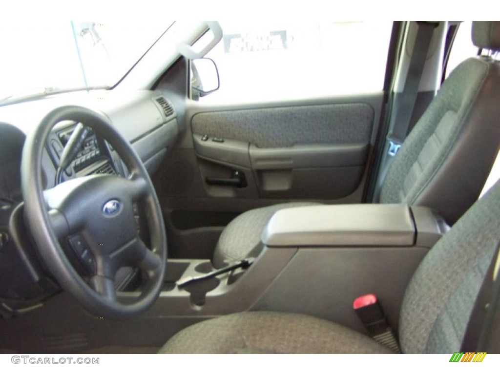 2002 Explorer XLS - Black Clearcoat / Graphite photo #17