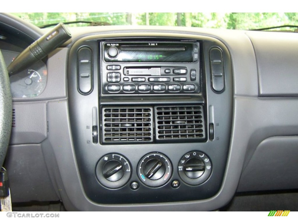 2002 Explorer XLS - Black Clearcoat / Graphite photo #21