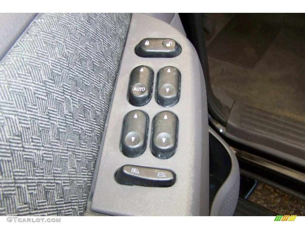 2002 Explorer XLS - Black Clearcoat / Graphite photo #27