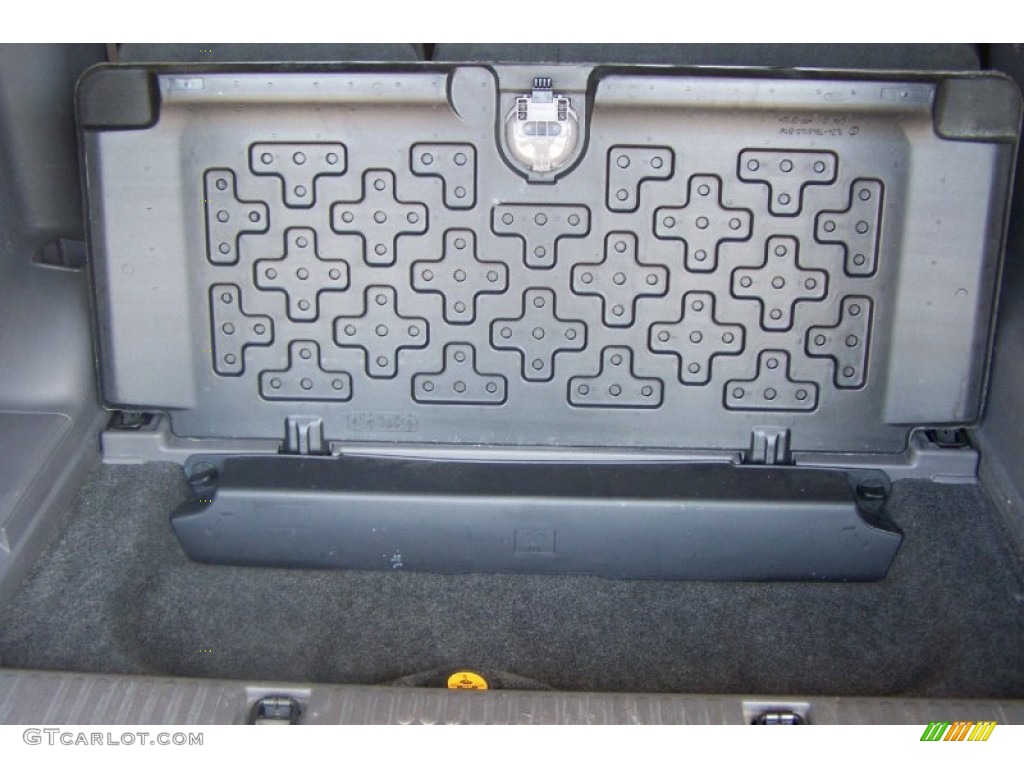2002 Explorer XLS - Black Clearcoat / Graphite photo #34