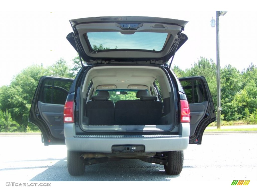 2002 Explorer XLS - Black Clearcoat / Graphite photo #35
