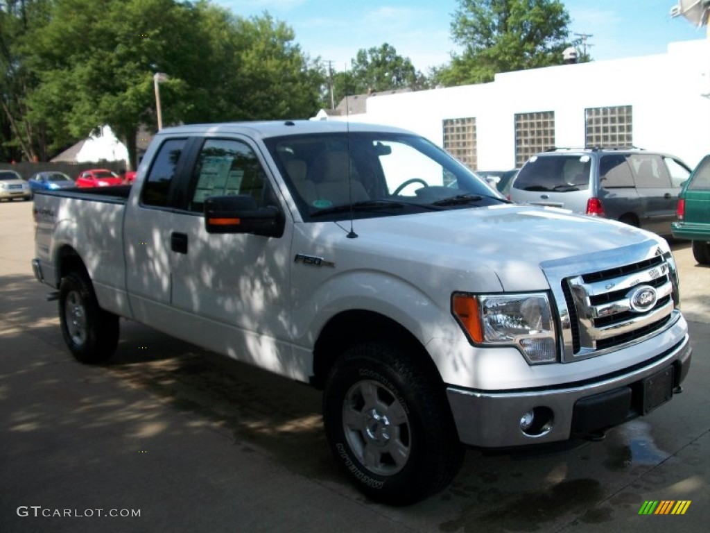 2011 F150 XLT SuperCab 4x4 - Oxford White / Pale Adobe photo #3