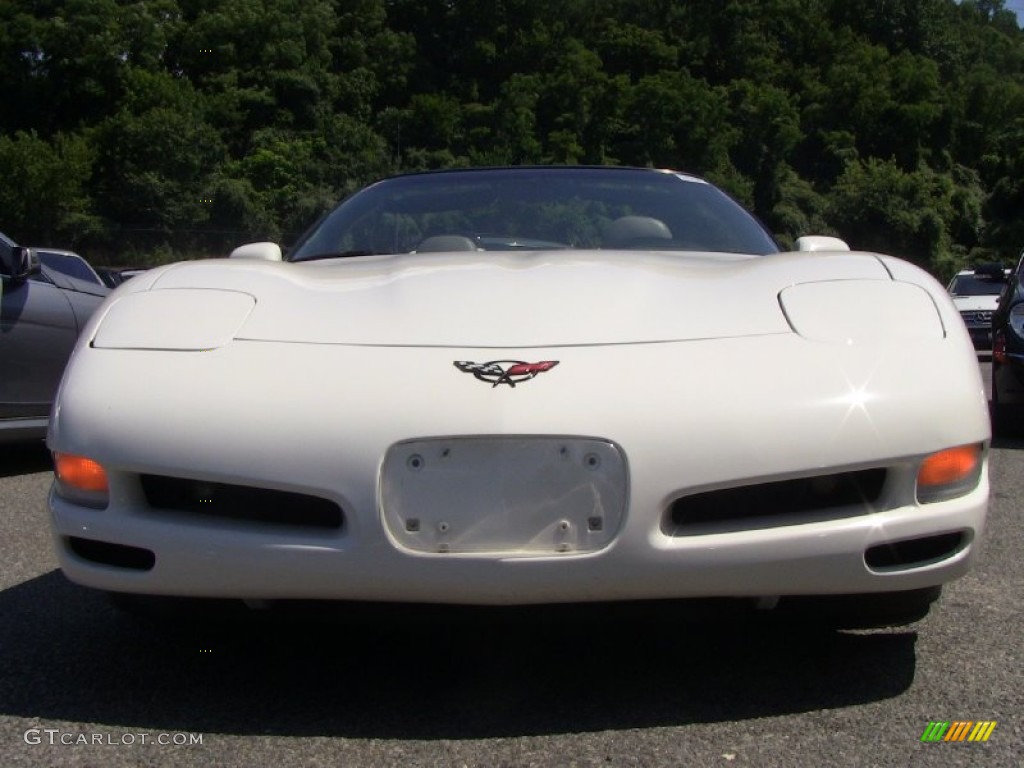 2002 Corvette Convertible - Speedway White / Light Oak photo #2